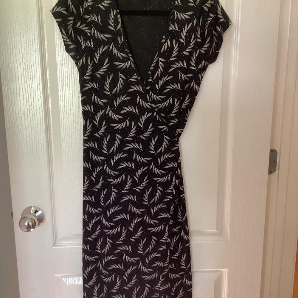 Banana Republic Black and Beige Wrap Knee Length Dress